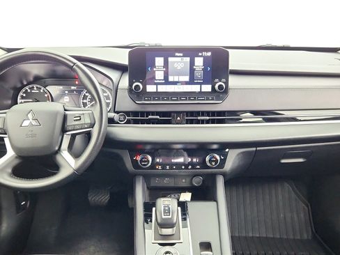 Used 2024 Mitsubishi Outlander FWD image 11