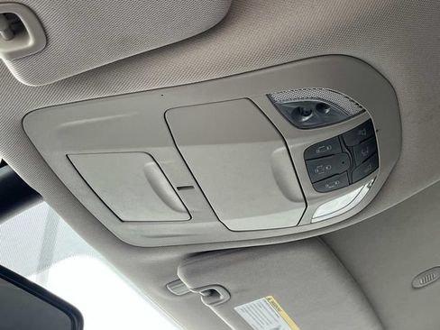 Used 2024 Chrysler Pacifica Touring-L FWD image 34