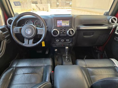 Used 2012 Jeep Wrangler Unlimited Sahara w/ Connectivity Group AWD/4WD image 14