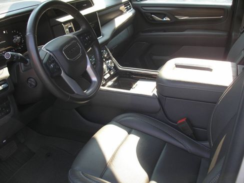 Used 2022 GMC Yukon Denali w/ Max Trailering Package AWD/4WD image 4
