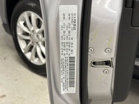 Used 2019 Jeep Cherokee Latitude w/ Popular Appearance Group FWD image 26