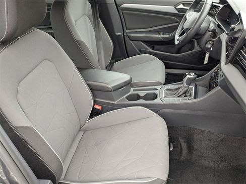 Used 2025 Volkswagen Jetta Sport image 35
