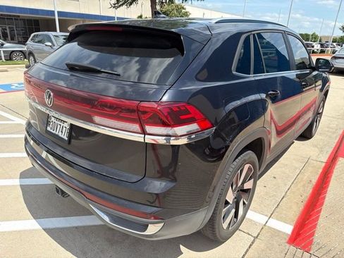Used 2024 Volkswagen Atlas Cross Sport SE FWD image 5