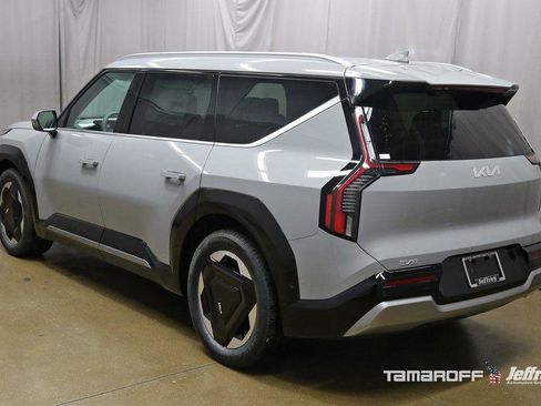 New 2026 Kia EV9 Land image 17