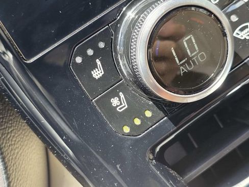 Used 2023 Toyota Highlander Limited FWD image 26