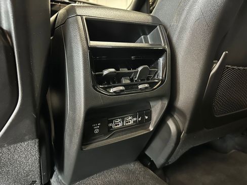 Used 2025 Jeep Grand Cherokee Limited AWD/4WD image 38
