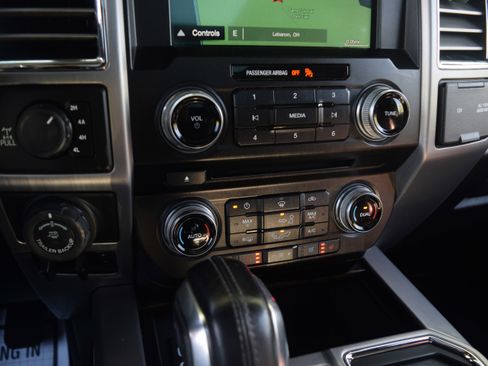 Used 2017 Ford F150 Platinum w/ Equipment Group 701A Luxury image 11