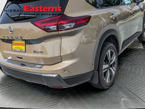 New 2025 Nissan Rogue SL w/ Tech Package AWD/4WD image 11