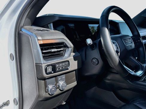 Used 2025 GMC Yukon Denali RWD image 10