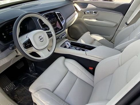 Certified 2025 Volvo XC90 T8 Ultra w/ Protection Package Premier image 18