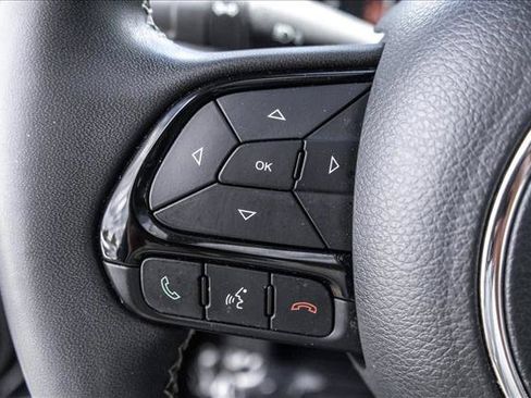Used 2021 Jeep Renegade Latitude w/ Sun & Sound Group FWD image 12