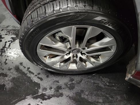 Used 2020 Toyota RAV4 XLE Premium FWD image 13