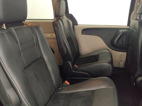 Used 2018 Dodge Grand Caravan SXT FWD image 18