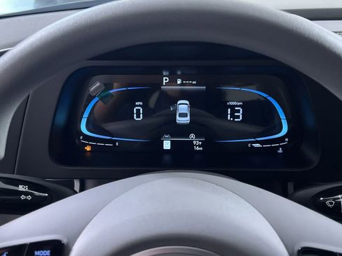 Used 2025 Hyundai Elantra SE image 17