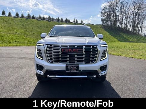 Used 2025 GMC Yukon Denali w/ Denali Reserve Package image 2