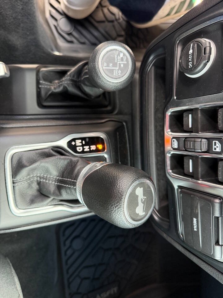 Used 2024 Jeep Wrangler Unlimited Sahara AWD/4WD image 23