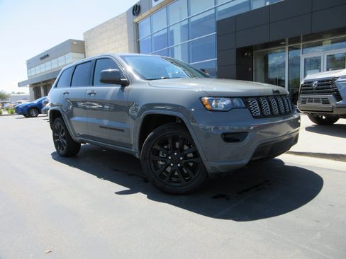 Used 2021 Jeep Grand Cherokee Laredo X AWD/4WD image 12