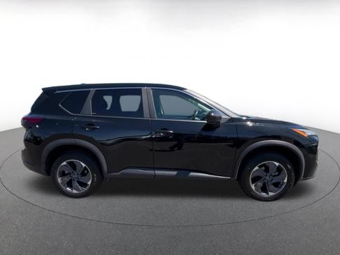 Used 2025 Nissan Rogue SV FWD image 16