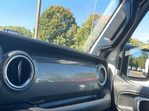 Certified 2023 Jeep Gladiator Overland image 19