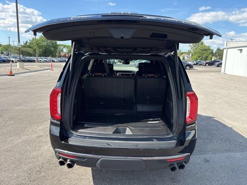 Used 2023 GMC Yukon Denali Ultimate w/ LPO, Floor Liner Package AWD/4WD image 8