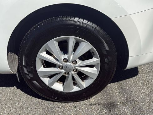 Used 2018 Kia Sedona L FWD image 23