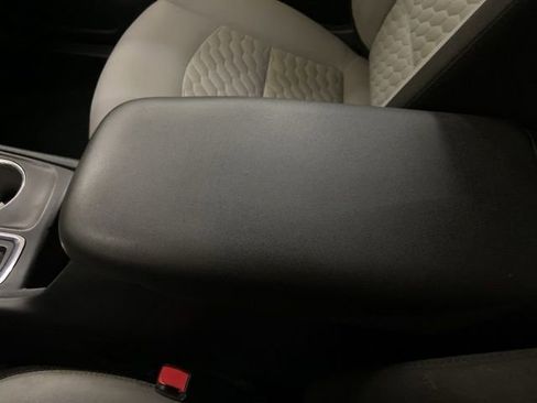 Used 2019 Chevrolet Equinox LS AWD/4WD image 43