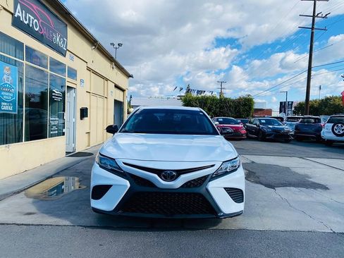 Used 2022 Toyota Camry SE FWD image 6