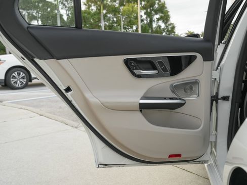 Used 2024 Mercedes-Benz C 300 4MATIC Sedan image 33