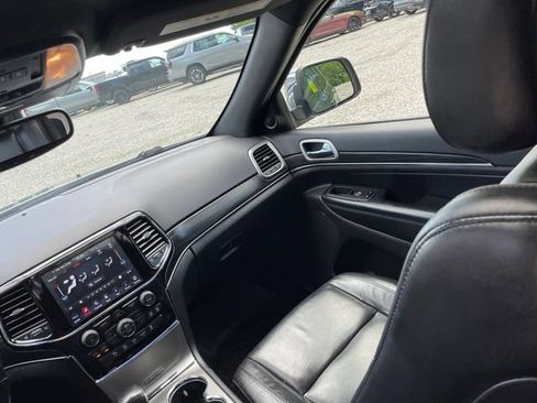 Used 2020 Jeep Grand Cherokee Limited AWD/4WD image 24
