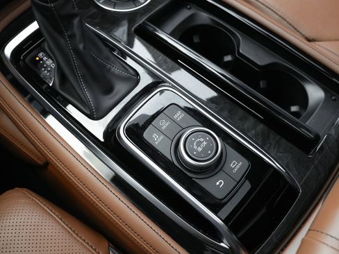 Used 2024 INFINITI QX80 Sensory image 17