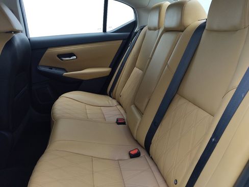Used 2022 Nissan Sentra SV w/ SV Premium Package FWD image 18