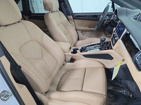 New 2026 Porsche Macan image 27