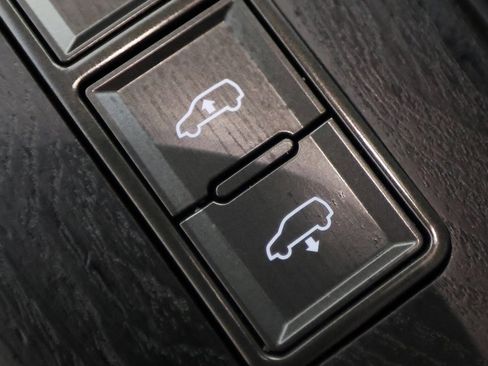 Used 2024 Lexus LX 600 4WD w/ Luxury Package image 32