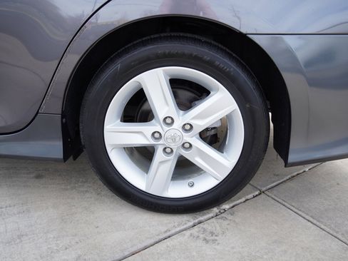 Used 2013 Toyota Camry SE image 12