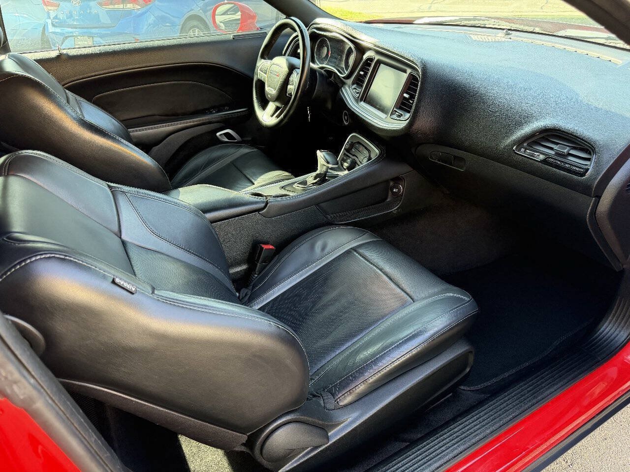 Used 2016 Dodge Challenger SXT Plus RWD image 8