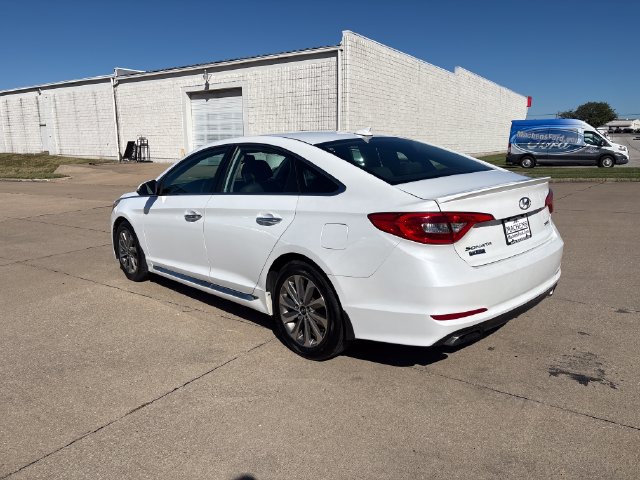 Used 2016 Hyundai Sonata Sport w/ Option Group 02 FWD image 3