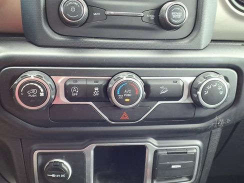 Used 2018 Jeep Wrangler Unlimited Sport AWD/4WD image 19