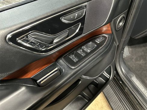 Used 2018 Lincoln Navigator Premiere image 15