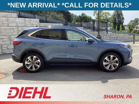 Certified 2024 Ford Escape Platinum AWD/4WD image 9