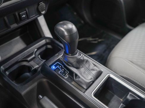 Used 2022 Toyota Tacoma SR AWD/4WD image 25