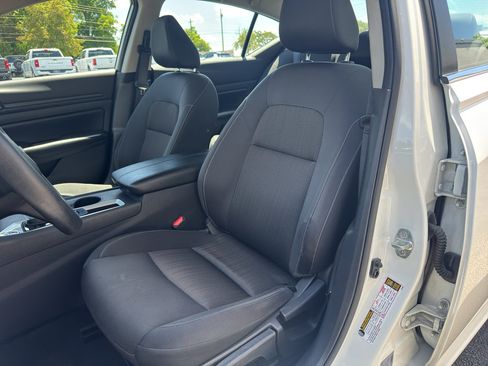 Used 2024 Nissan Altima 2.5 S FWD image 11