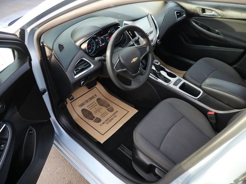 Used 2017 Chevrolet Cruze LS image 9