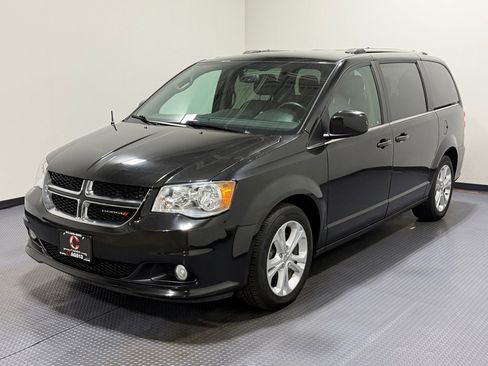 Used 2018 Dodge Grand Caravan SXT image 1