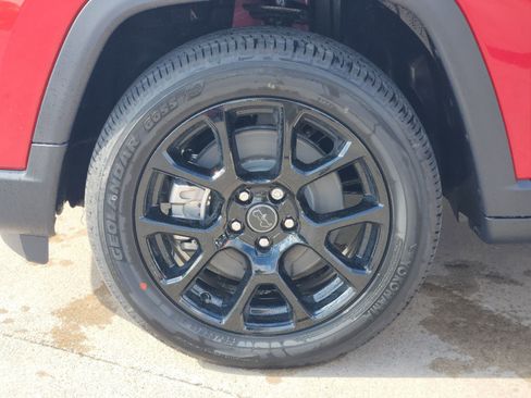 New 2026 Jeep Compass Latitude image 11