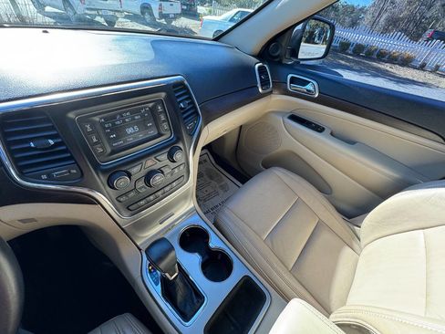 Used 2017 Jeep Grand Cherokee Laredo w/ Quick Order Package 2BE image 20