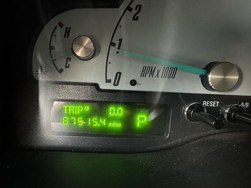 Used 2002 Ford Thunderbird Deluxe image 13