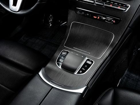 Used 2020 Mercedes-Benz GLC 300 4MATIC image 27