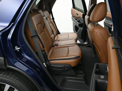 Used 2025 Nissan Pathfinder Platinum w/ Cargo Package FWD image 8