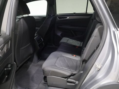 Used 2025 Volkswagen Atlas Cross Sport SE AWD/4WD image 17