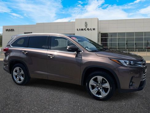Used 2018 Toyota Highlander Limited image 1